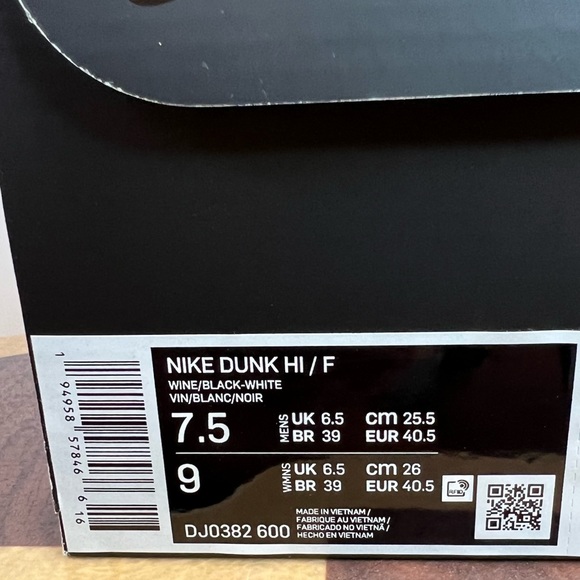Nike Dunk High - Picture 7 of 7